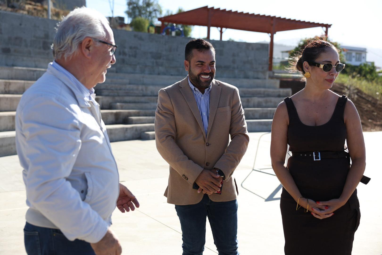 Momento en el que se descubrió la estatua en honor al abuelo de José Martí