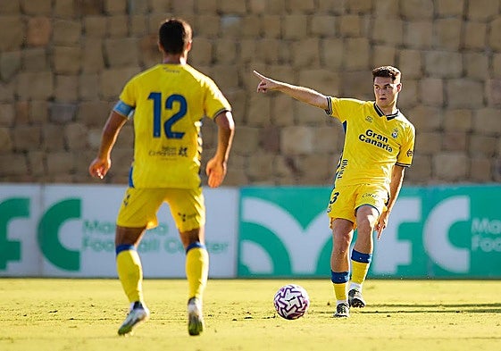 Mika, ante el Brighton en Marbella.