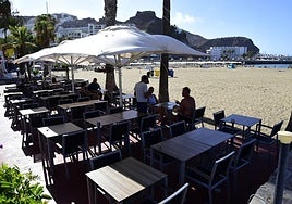 Vista de las terrazas de uno de los restaurantes afectados por la posible pérdida de la concesión a cargo de Puerto Rico SA.