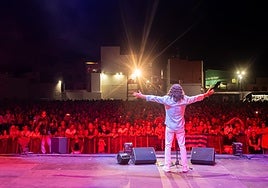 El Arrebato llenó el escenario ante un público entregado.