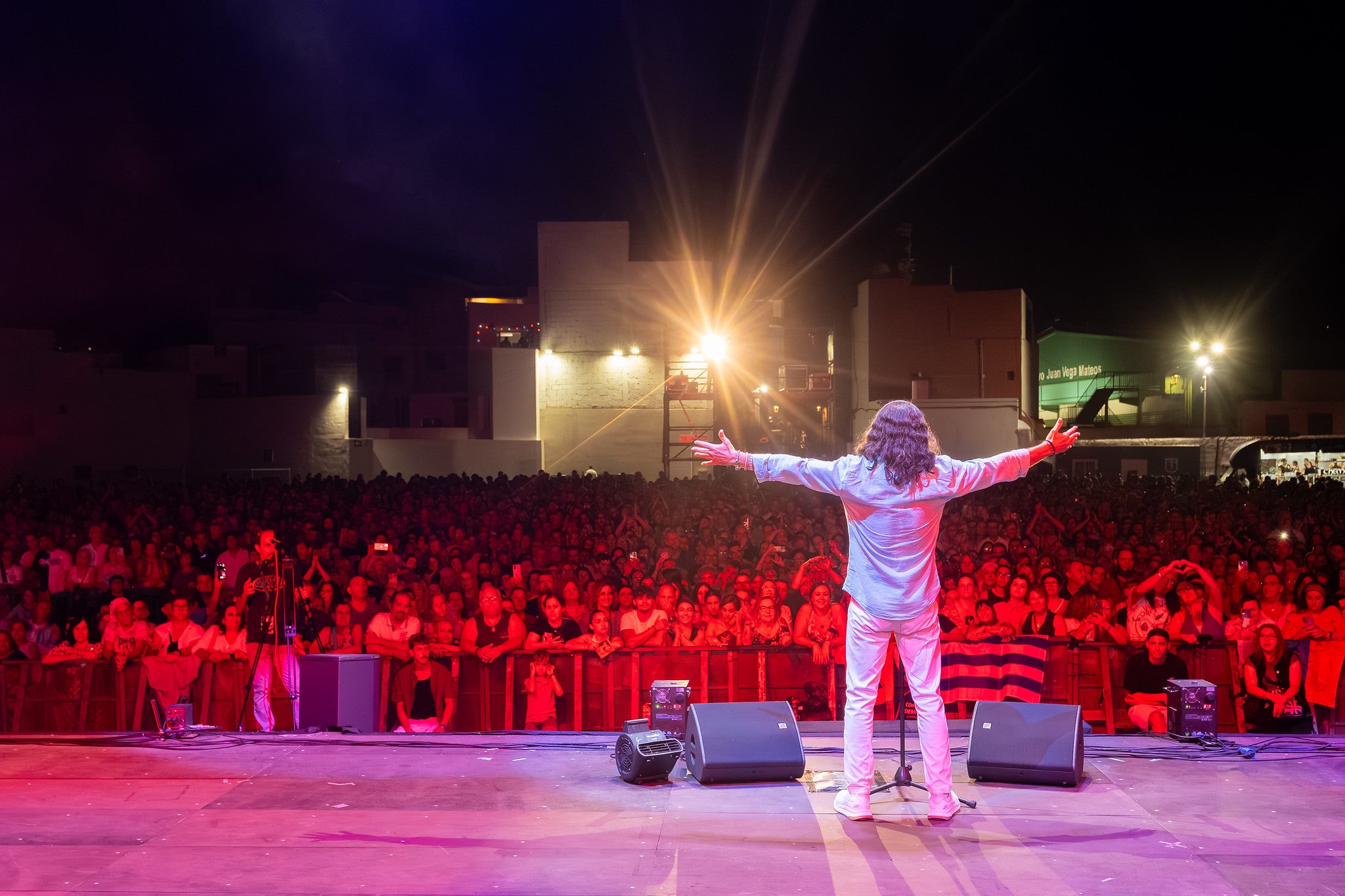 El Arrebato llenó el escenario ante un público entregado.