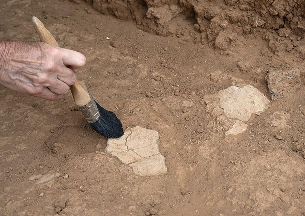 Imagen secundaria 1 - Cuarenta años de El Bebedero: aparece lo que podría ser el aljibe más antiguo de Lanzarote