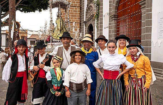 SPAR Gran Canaria renueva su compromiso con la Fundación Ochosílabas para preservar la tradición verseadora canaria