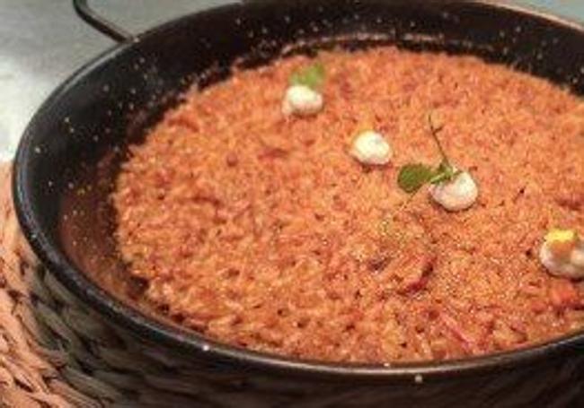 Arroz de cochino canario con emulsión de romero