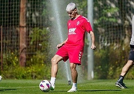 Cristian, en un entrenamiento con el Eibar.