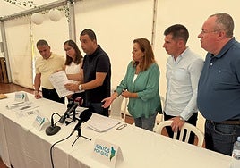 Pedro Rodríguez este miércoles junto a otros ediles de Juntos por Guía.