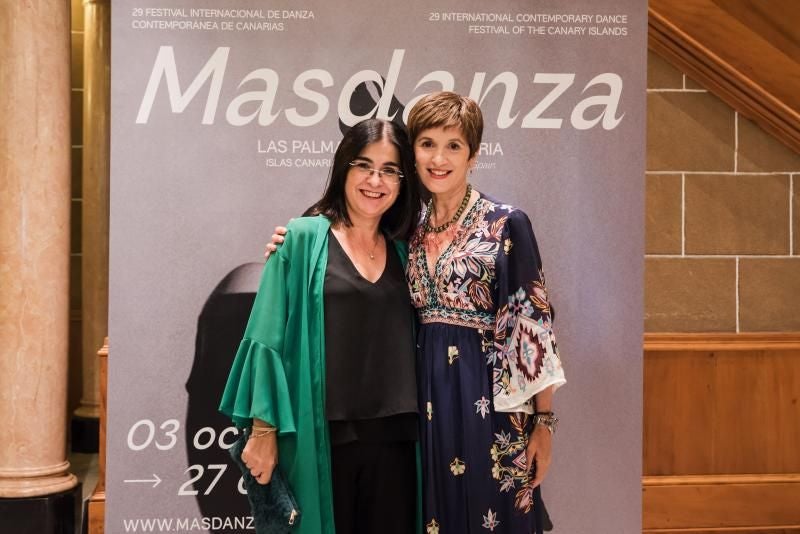 La alcaldesa de Las Palmas de Gran Canaria, Carolina Darias y la directora de Masdanza, Natalia Medina.