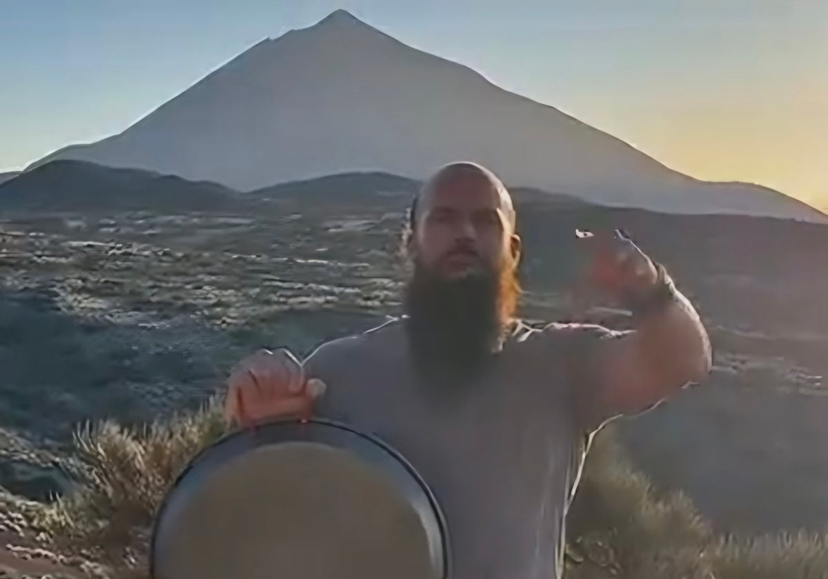 Influencer lanza una paellera en el Parque Nacional del Teide.