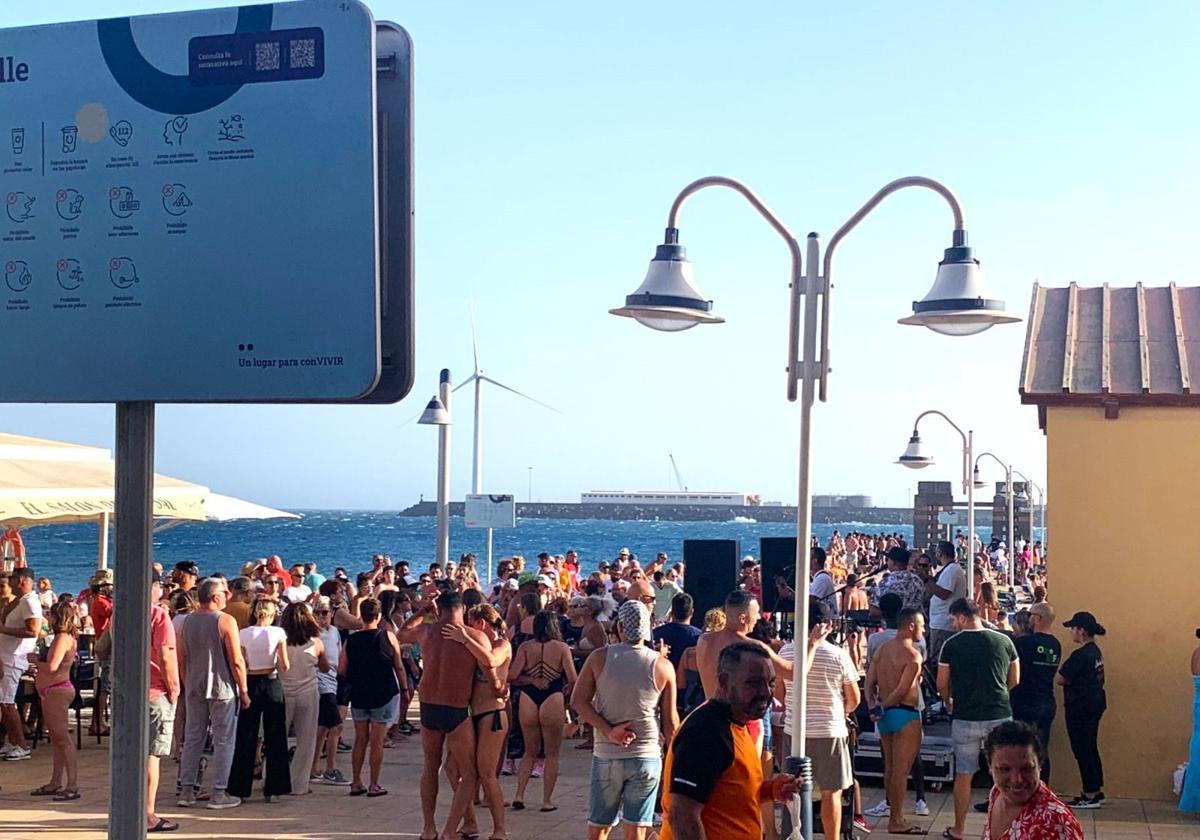 Actividades en la playa de Arinaga el pasado verano.