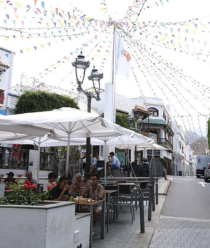 Imagen secundaria 2 - Agaete se prepara para La Rama: La villa marinera llena sus neveras para la fiesta