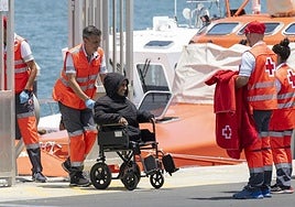 La Salvamar Al Nair ha rescatado este martes a 38 inmigrantes de origen magrebí y subsahariano, entre ellos siete mujeres y dos adolescentes.