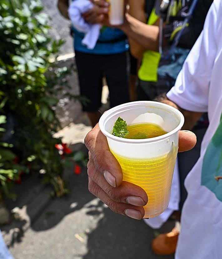 Imagen secundaria 2 - El caldo de Silvana, la promesa que se convirtió en tradición