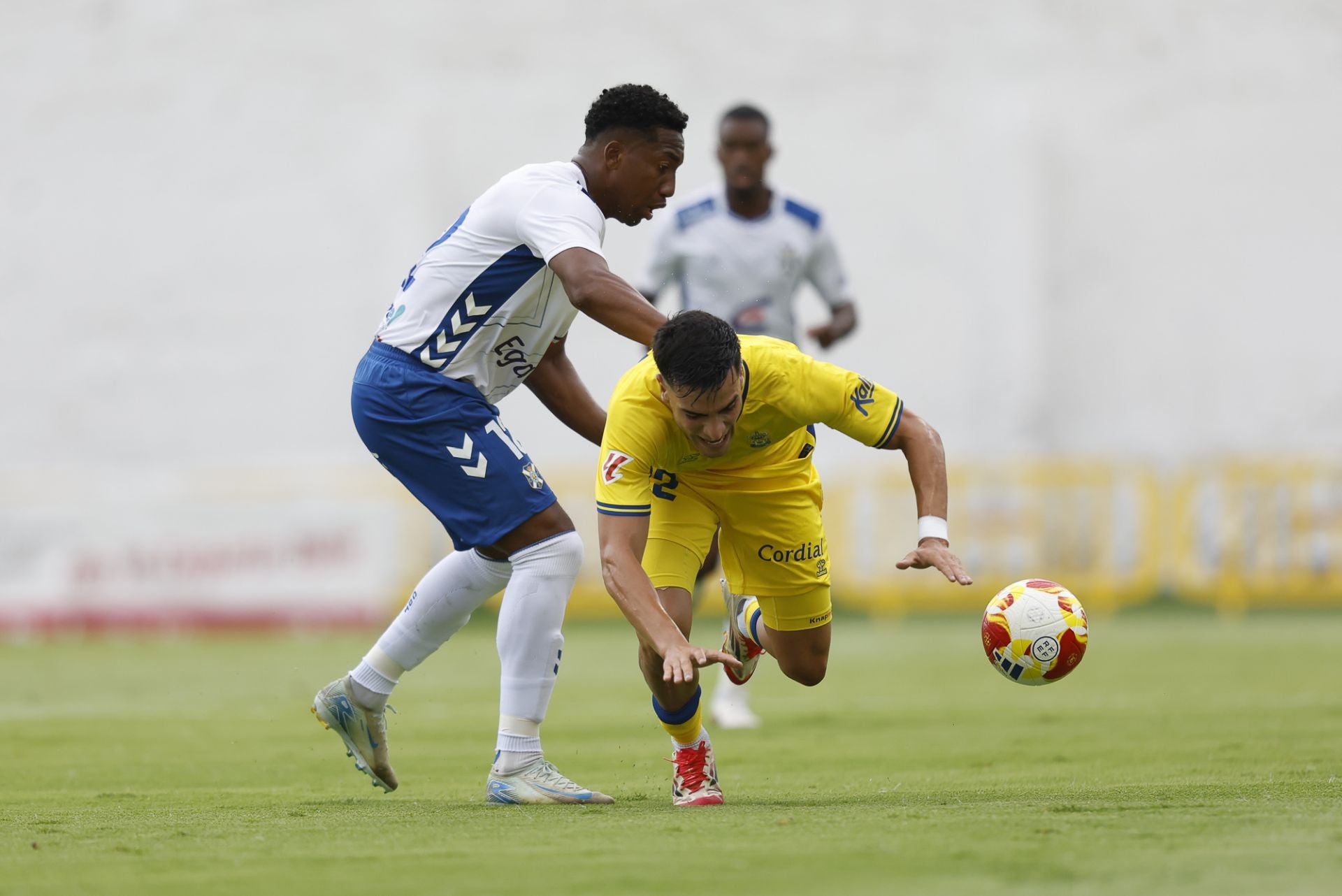 Tensión en el derbi pasado.