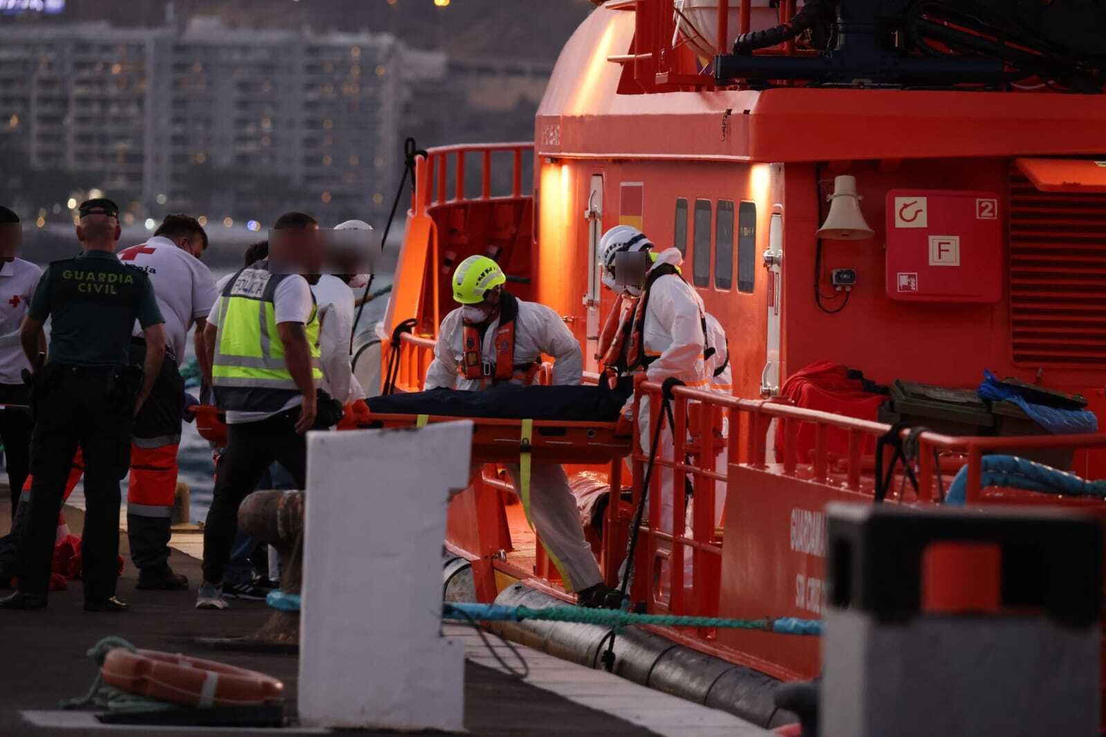 Así fue la llegada del cayuco con un fallecido a Gran Canaria