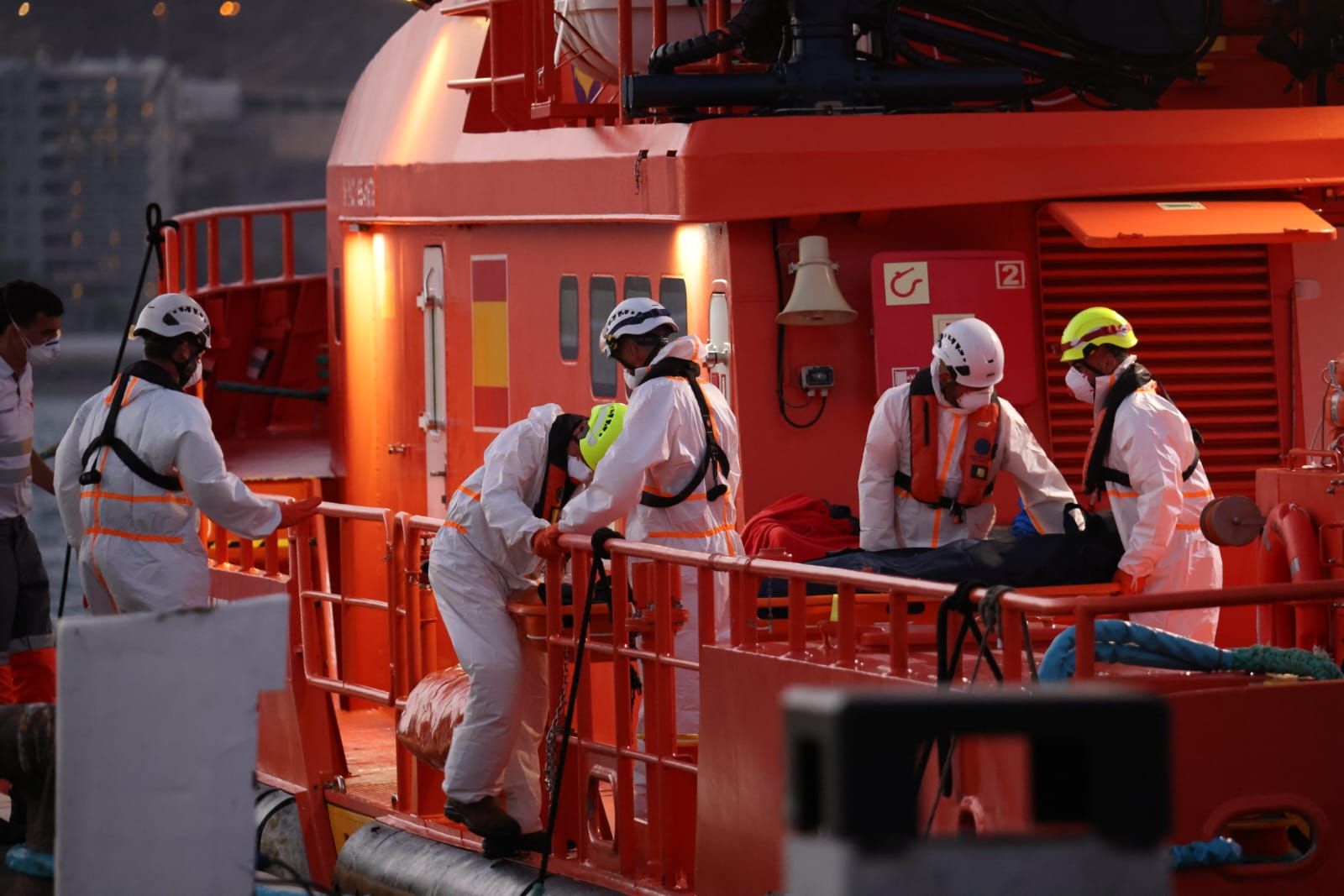 Así fue la llegada del cayuco con un fallecido a Gran Canaria