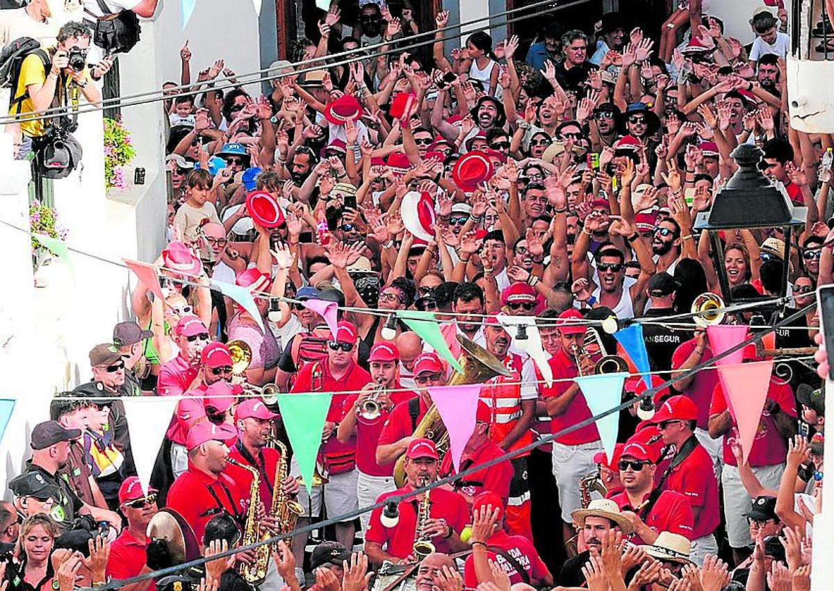 Imagen secundaria 1 - La Rama hace estallar de júbilo a Agaete