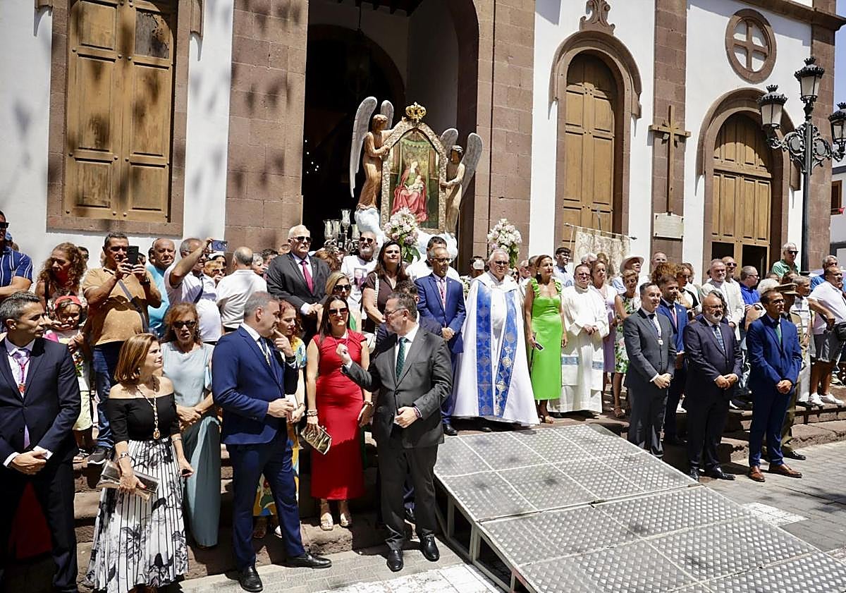 Imagen principal - La procesión del Encuentro genera emoción en Agaete