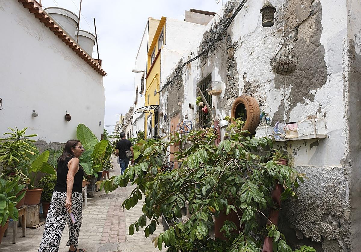Una de las calles decoradas por los propios vecinos de El Risco de San Nicolás.