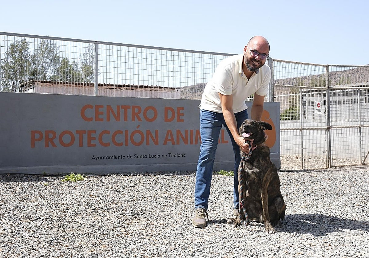 Imagen de Samuel Rodríguez Medina en el Centro de Protección Animal de Santa Lucía de Tirajana