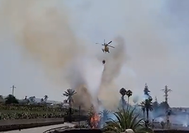 Imagen de la actuación de los medios aéreos en las labores de extinción.