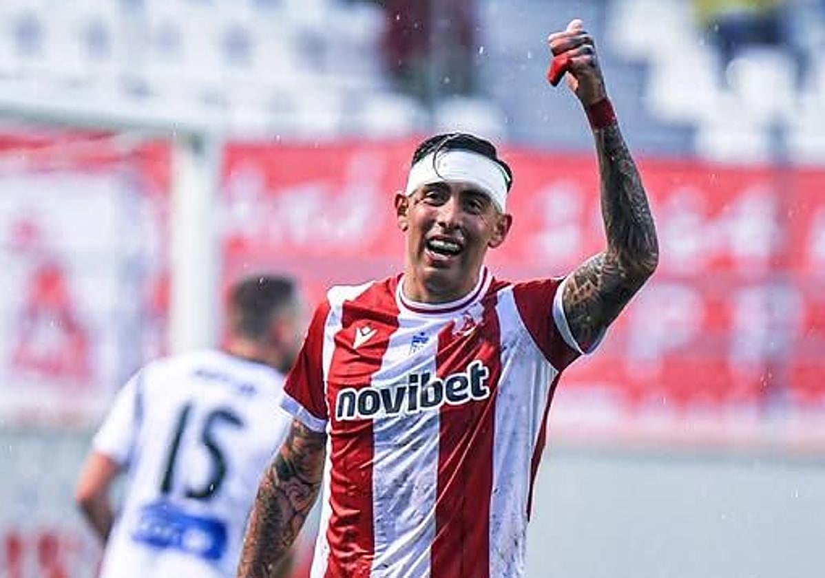 Jefté Betancor celebra un gol con el Panserraikos.