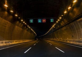 Vista del interior del túnel Adolfo Cañas (La Laja) en la salida de la GC-1 hacia el sur.
