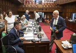 Antonio Morales y Teodoro Sosa en una sesión plenaria.