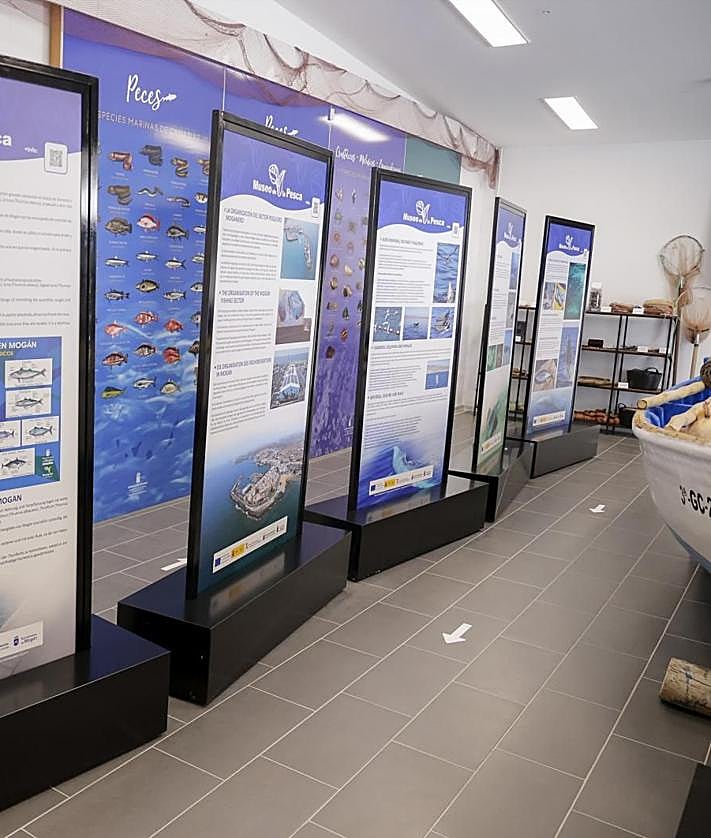 Imagen secundaria 2 - Gafas de realidad virtual, exterior del Museo de Pesca y paneles informativos en el interior.