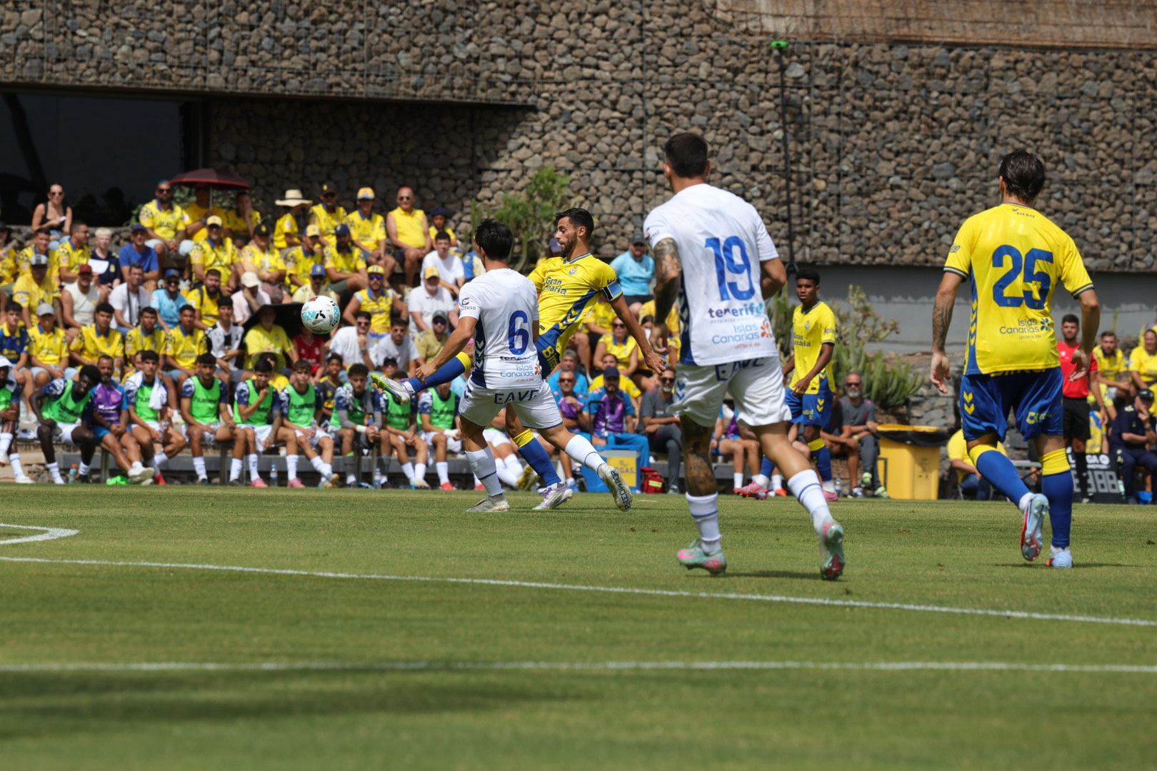 Pasión y rivalidad en el derbi canario: UD Las Palmas - CD Tenerife