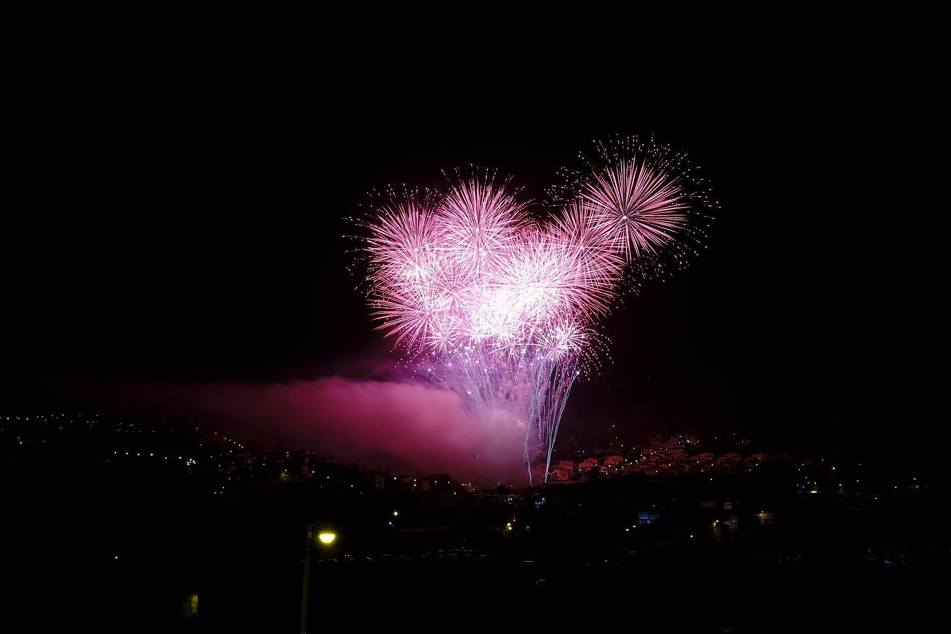 Los fuegos muestran todo su esplendor en San Lorenzo