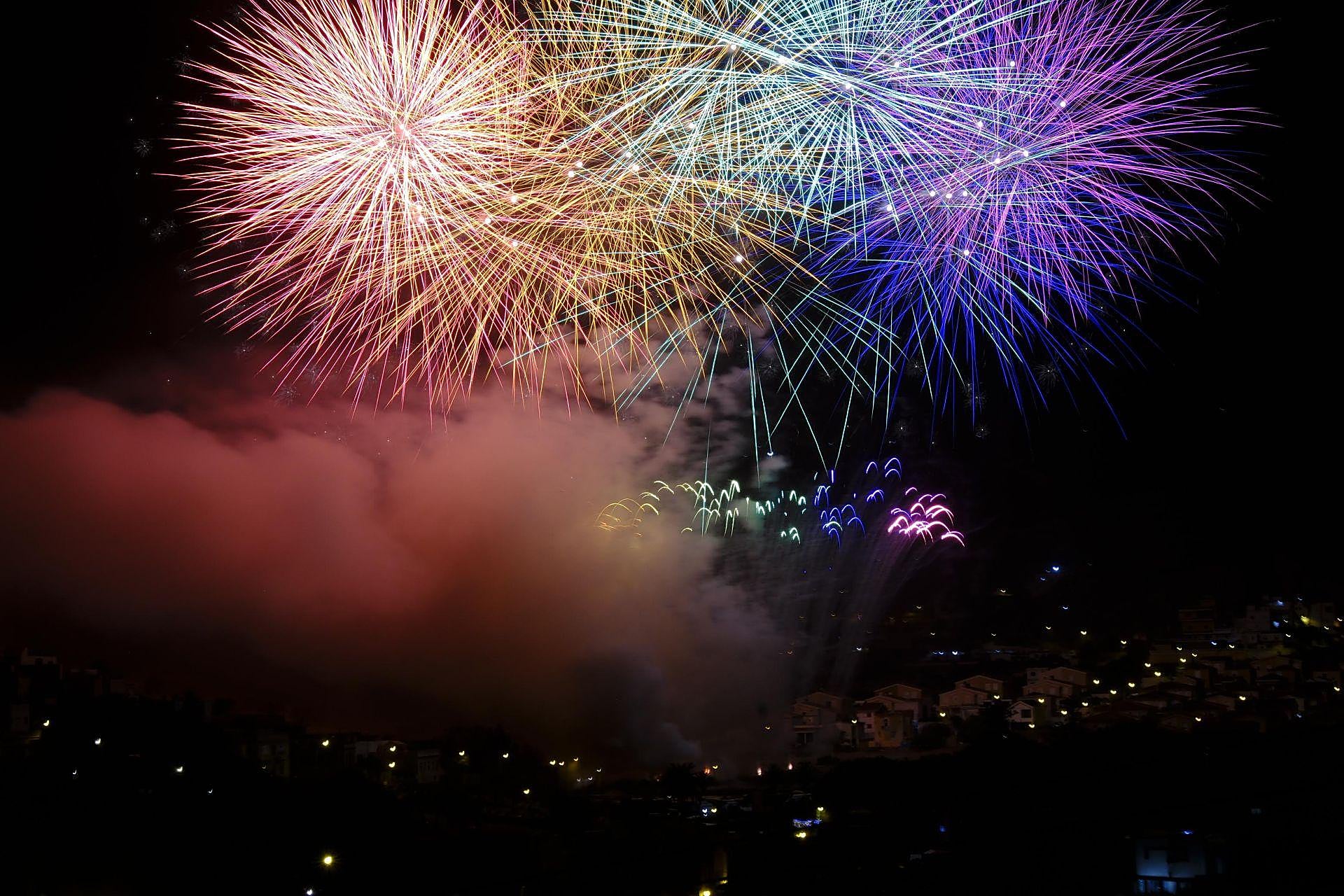Los fuegos muestran todo su esplendor en San Lorenzo