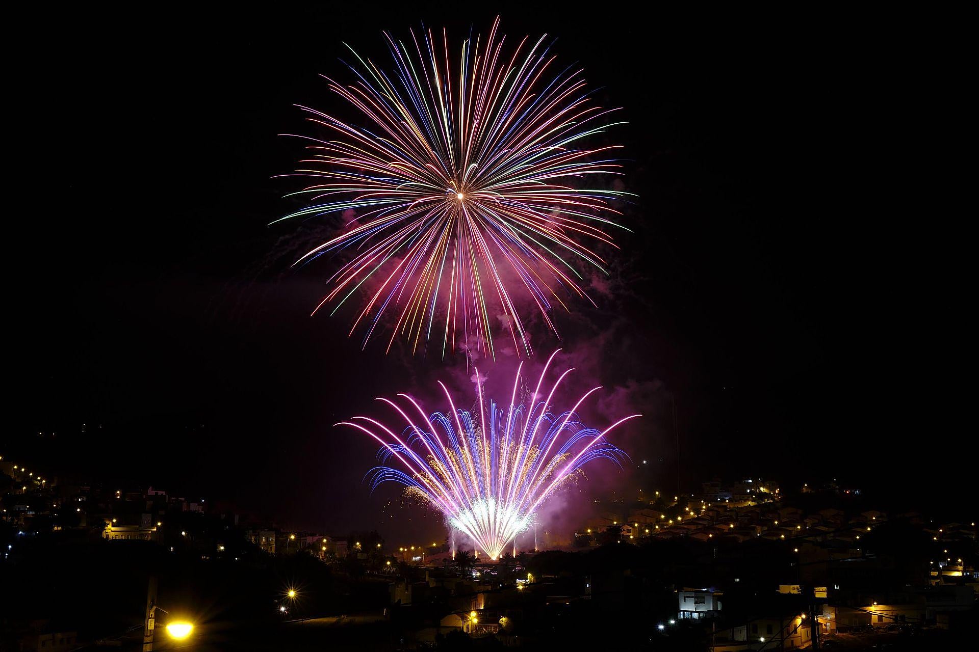 Los fuegos muestran todo su esplendor en San Lorenzo