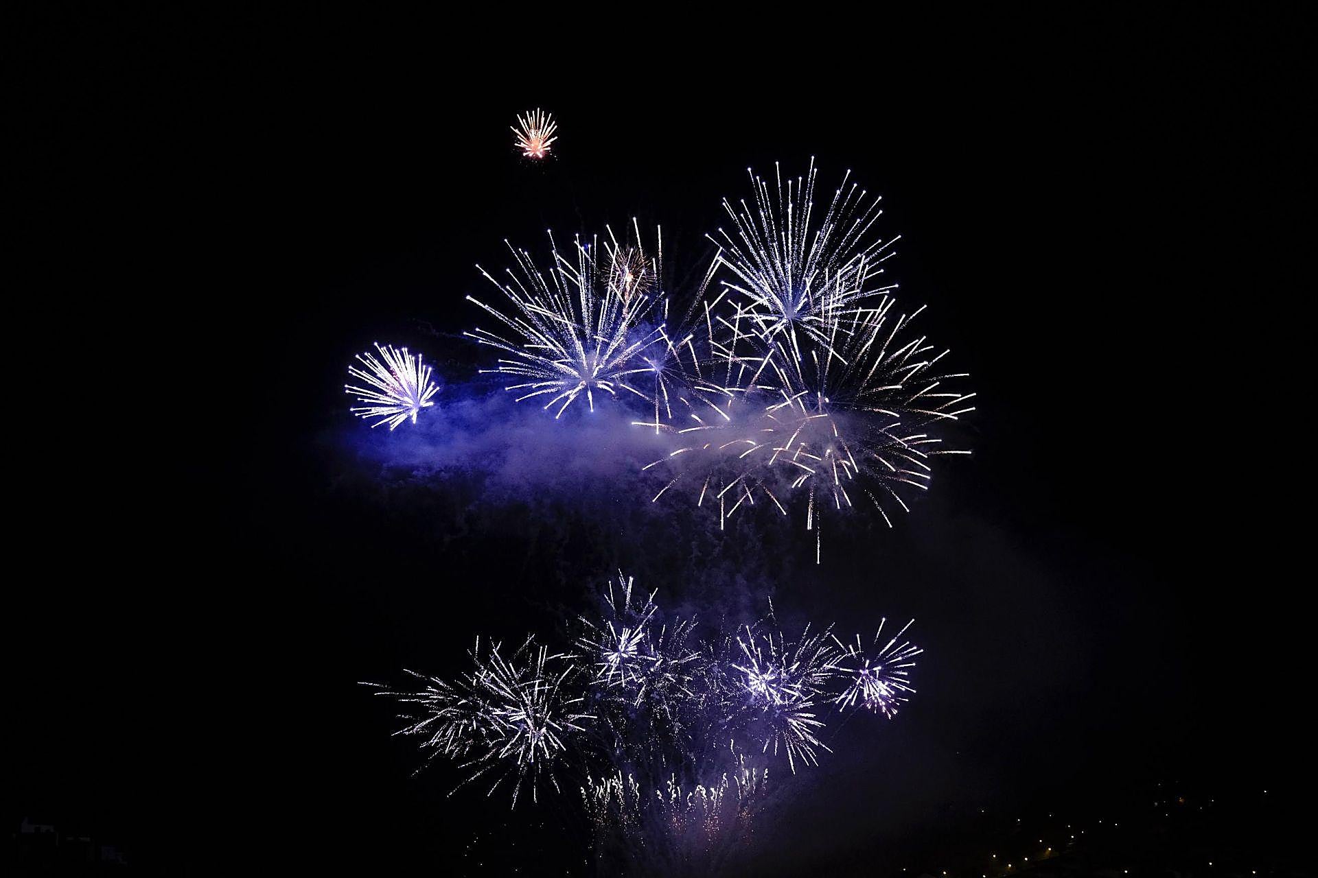 Los fuegos muestran todo su esplendor en San Lorenzo