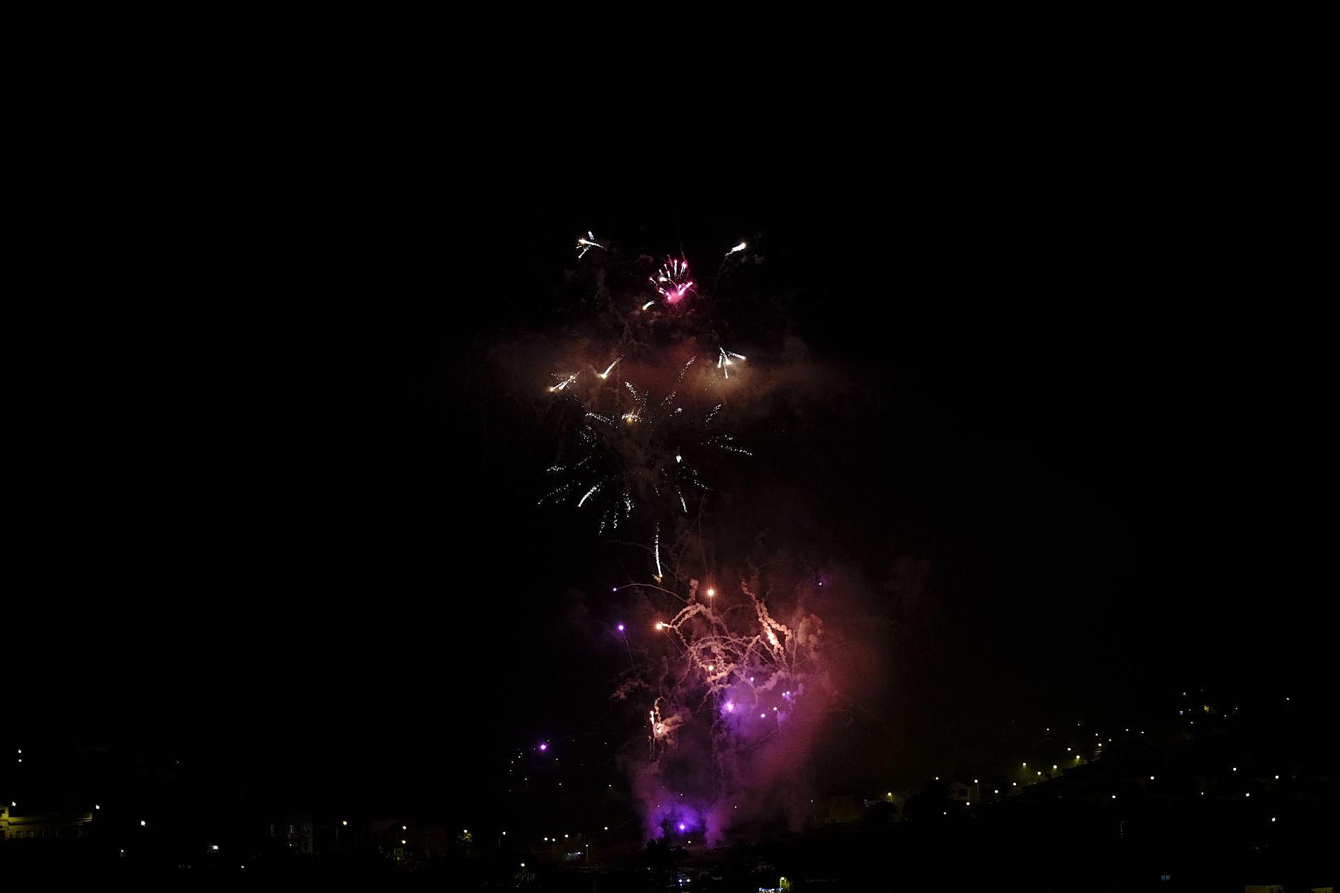 Los fuegos muestran todo su esplendor en San Lorenzo