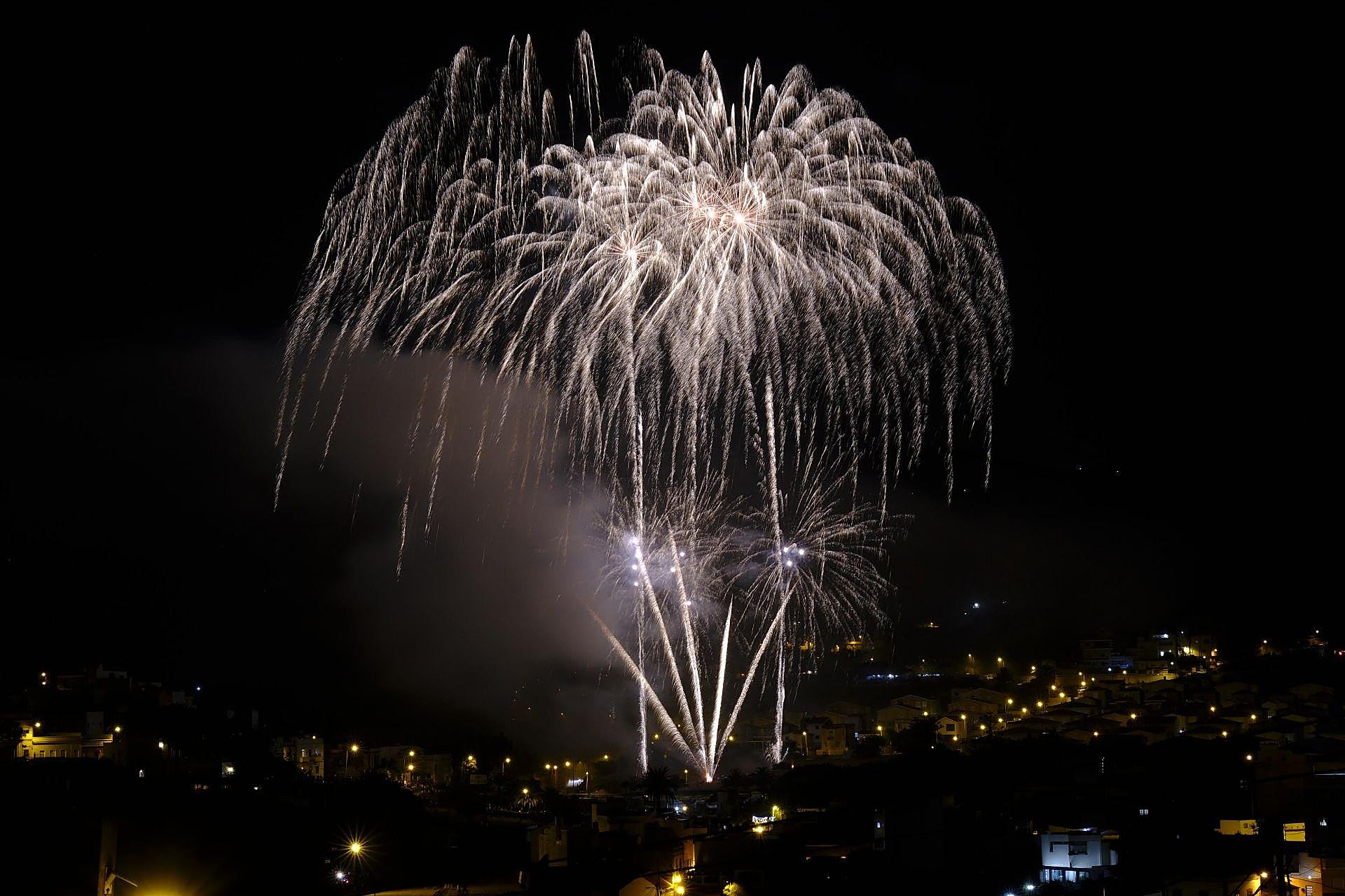Los fuegos muestran todo su esplendor en San Lorenzo