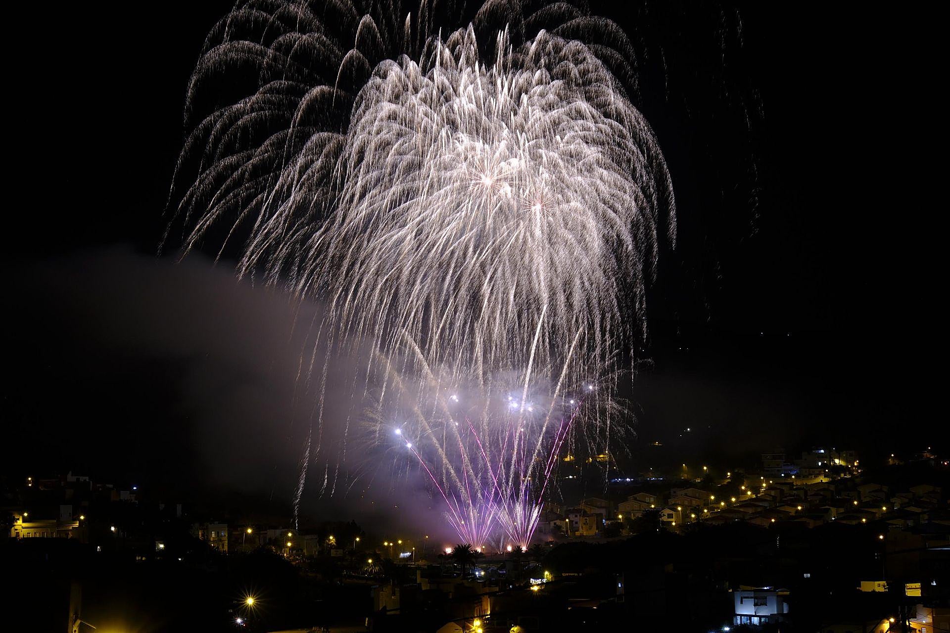 Los fuegos muestran todo su esplendor en San Lorenzo