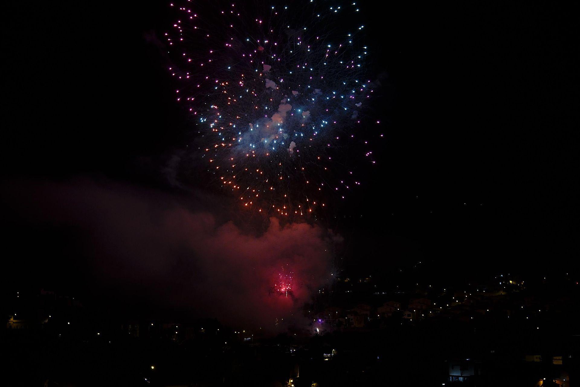 Los fuegos muestran todo su esplendor en San Lorenzo