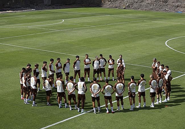 Foto de la plantilla durante un entrenamiento.