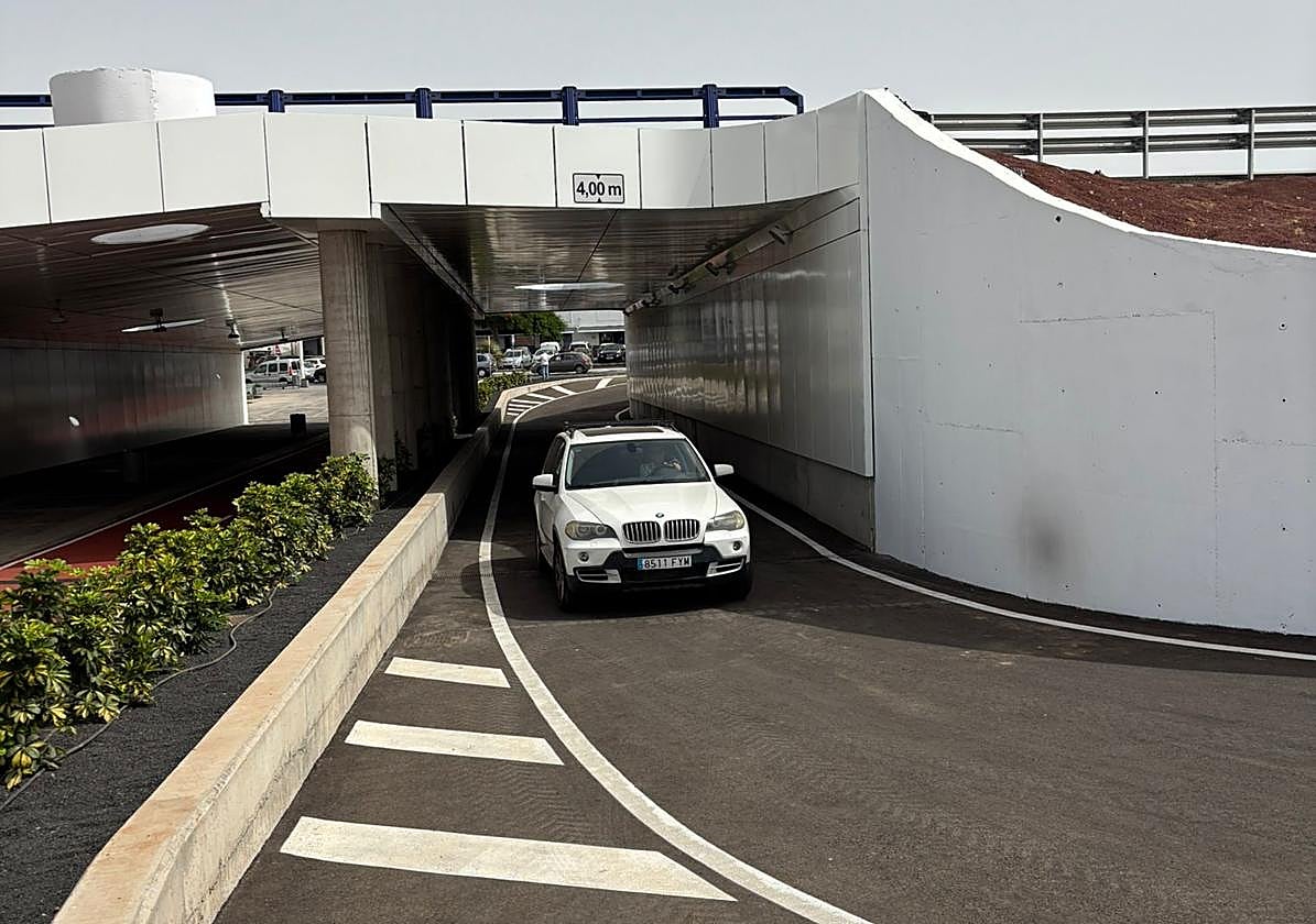 El nuevo vial permite el paso de peatones y de bicicletas, aparta de vehículos.