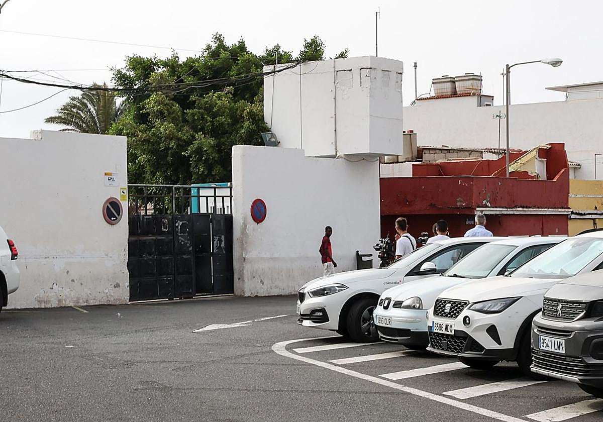 Asturias, liderada por el PSOE, acoge a los 10 primeros migrantes que salen de Canarias