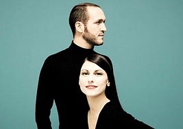 Helena Miquel y Oscar D'Aniello forman Delafé y las Flores Azules.