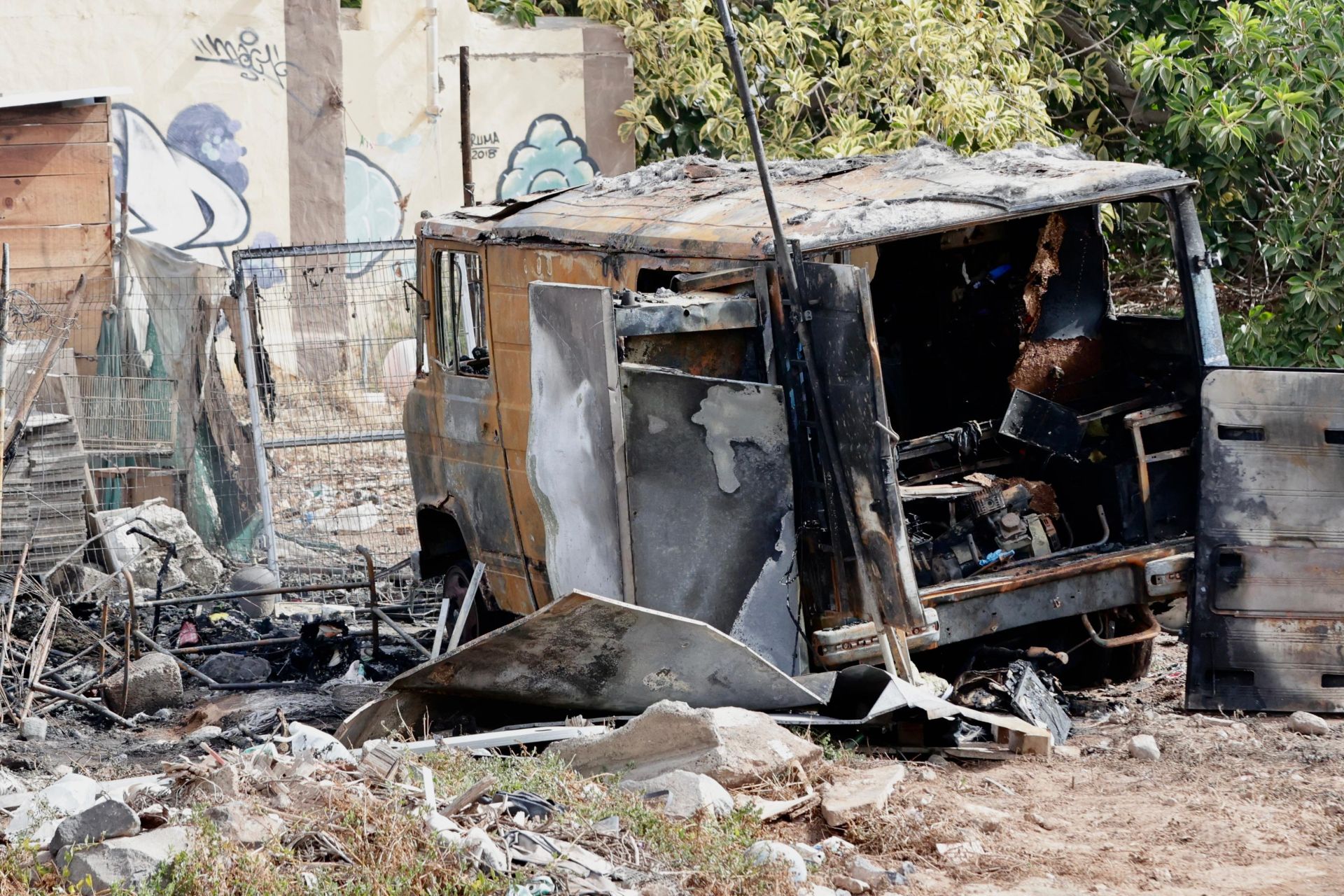 Así quedó el vehículo en el que murió un hombre calcinado en Ojos de Garza