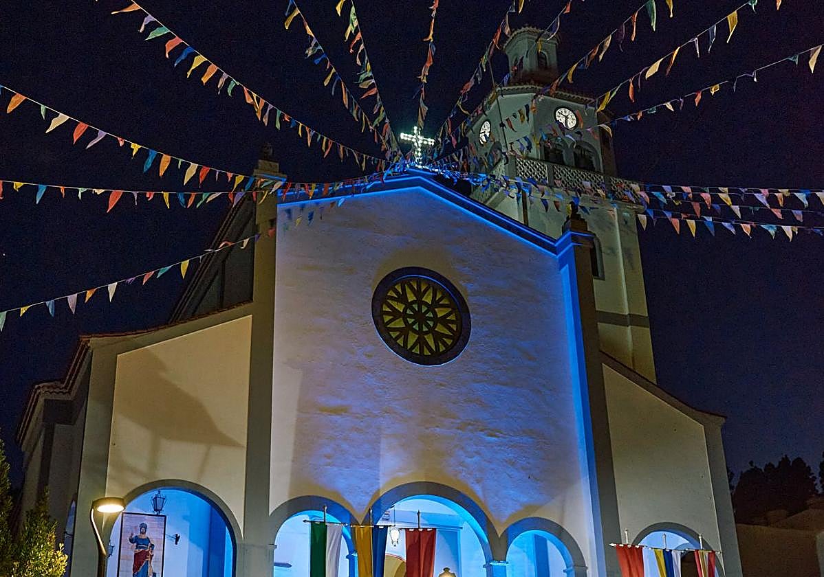 Frontis de la iglesia de San Bartolomé, en Fontanales.
