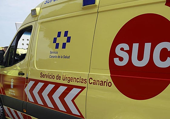 Imagen de una ambulancia del Servicio de Urgencias Canario.