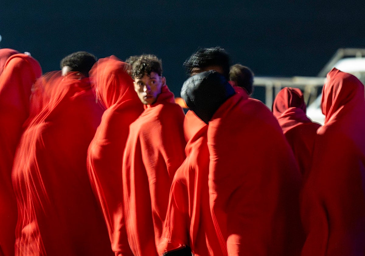 Localizan dos embarcaciones con 66 migrantes en aguas próximas a las islas de Gran Canaria y Lanzarote