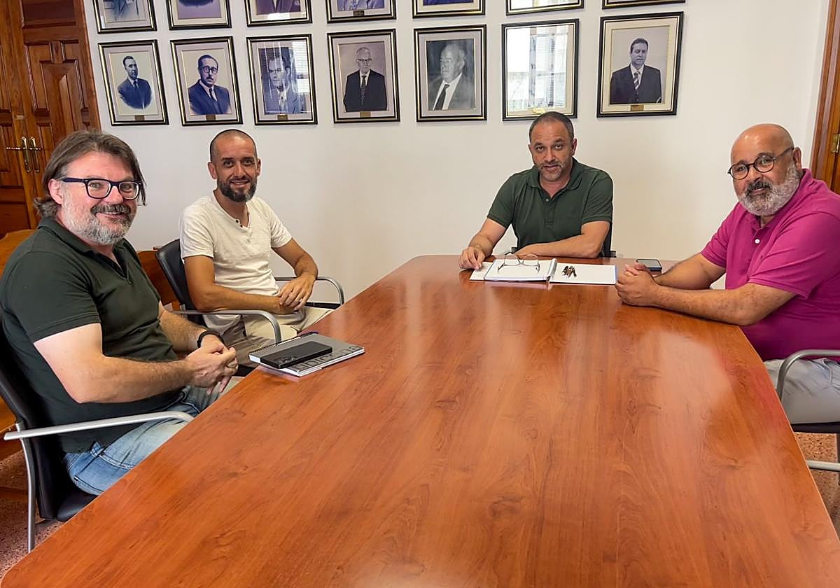 Imagen de la reunión donde se ha activado un proyecto piloto de activación patrimonial para La Montañeta.