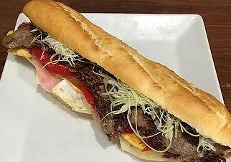 Bocadillo completo de la cafetería Siroco.