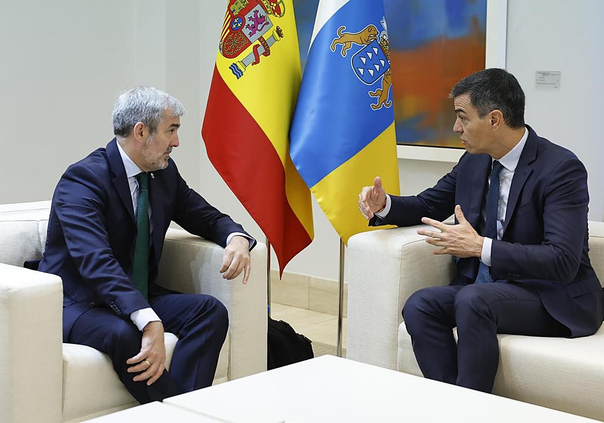 Imagen de archivo (octubre de 2024) de los presidente Fernando Clavijo y Pedro Sánchez, en el Palacio de la Moncloa.