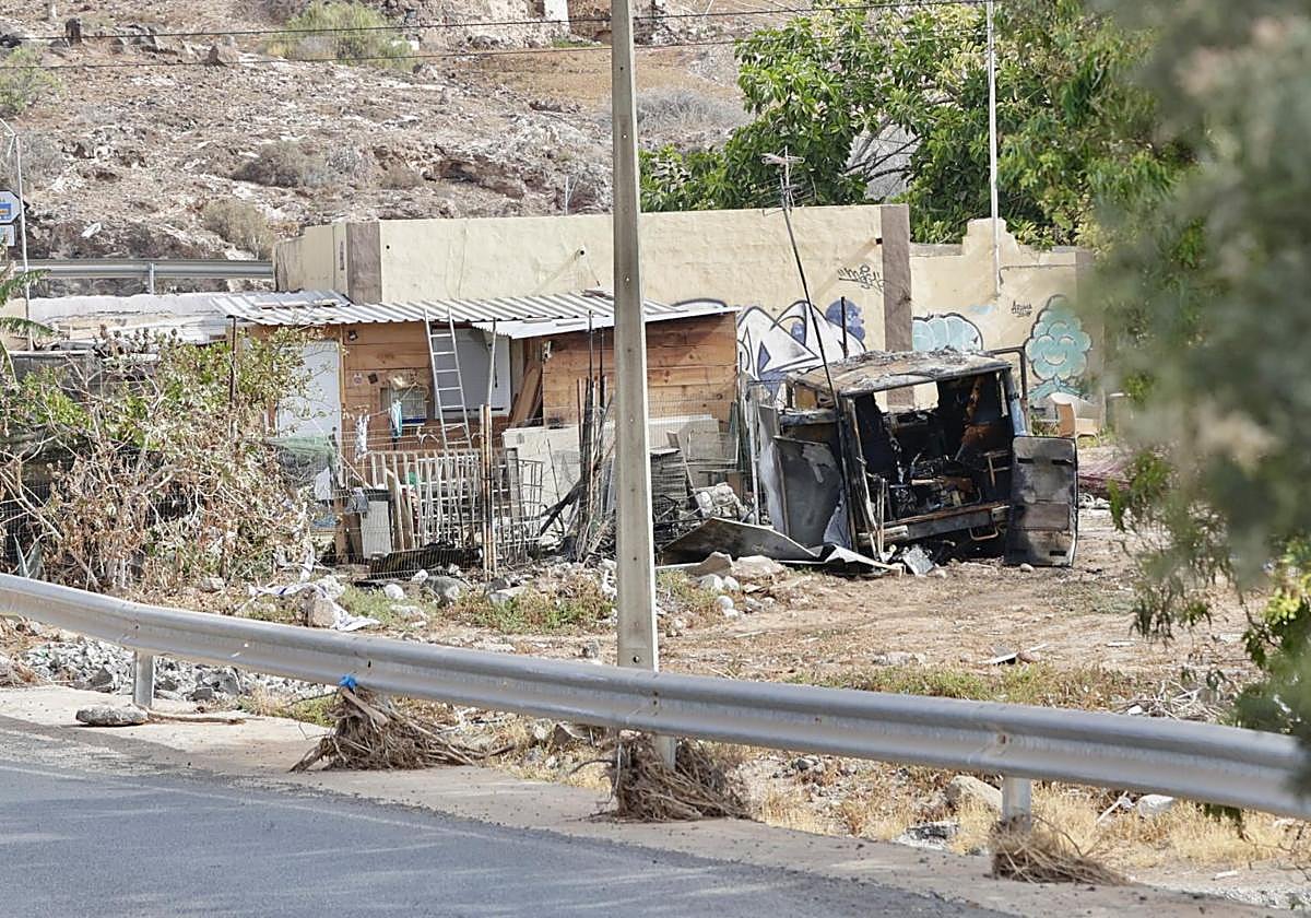 Lugar donde tuvo lugar el incendio que derivó en la trágica muerte de Miguel Milán, que dormía en su furgón.