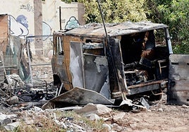 Imagen del furgón carbonizado.